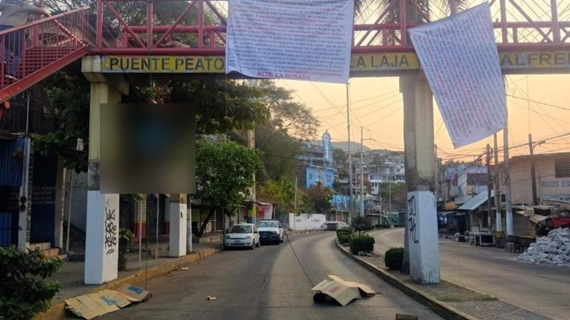 Macabro hallazgo en un puente de Acapulco. Foto: agenciapi.co