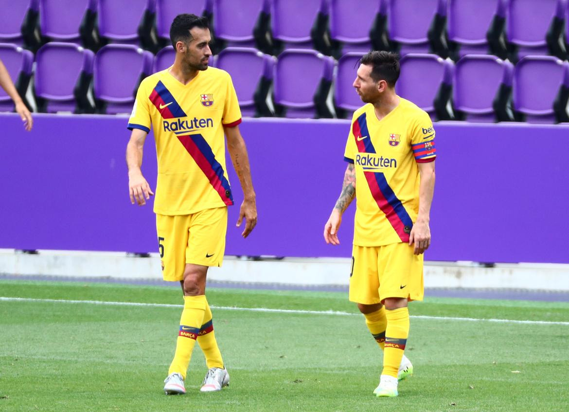 Lionel Messi y Sergio Busquets en el Barcelona. Foto: REUTERS.