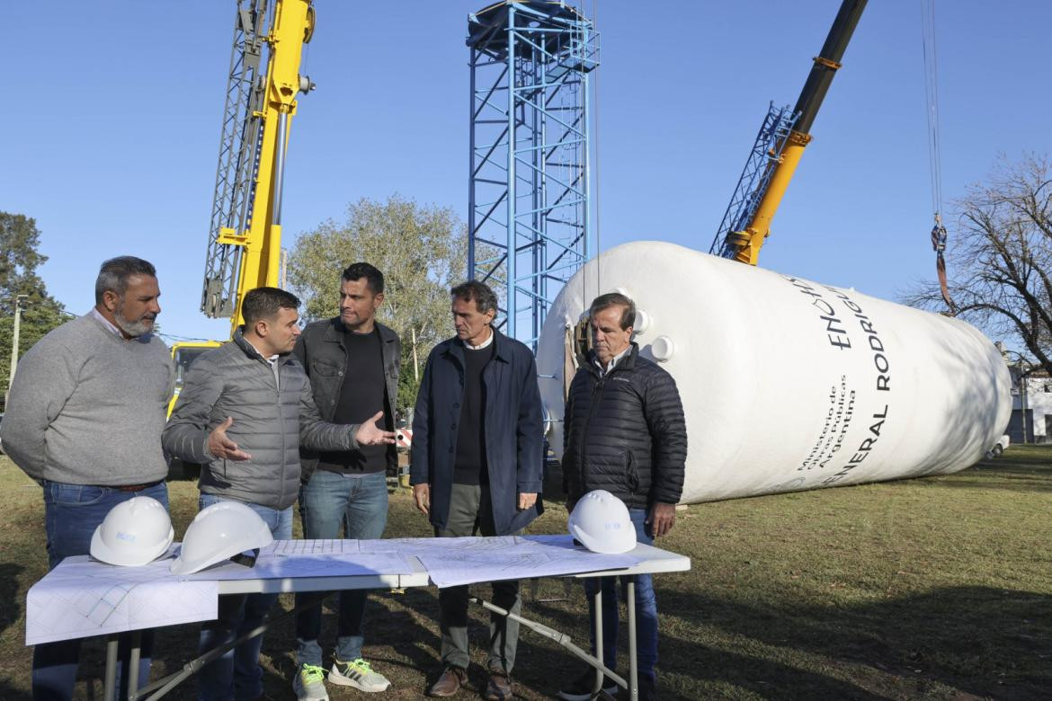 Mauro García encabezó obra de agua corriente en General Rodríguez. Foto: Prensa.