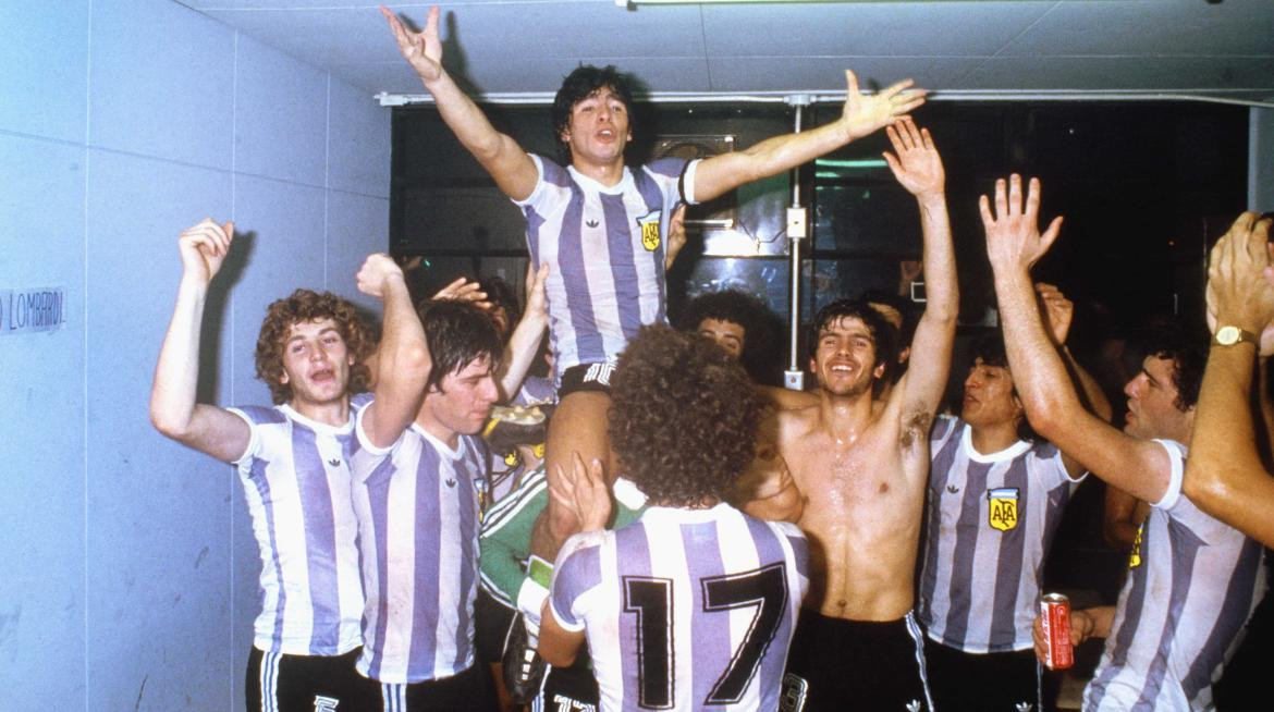 Diego Maradona, campeón del mundo sub 20 en Japón.