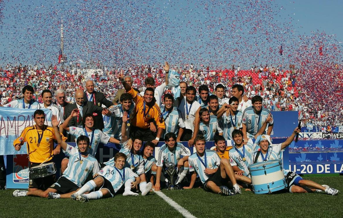 Papu Gómez y Angel Di Maria, campeones del mundo sub 20 en Canadá.