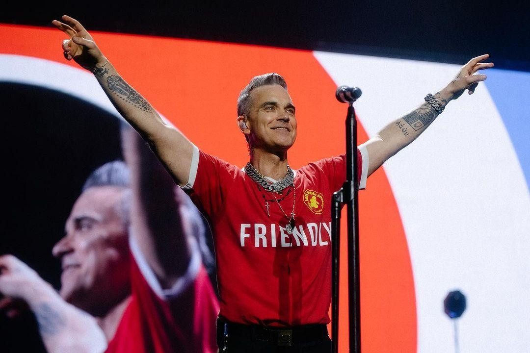 Robbie Williams y su experiencia con los OVNIS. Foto: Instagram @robbiewilliams.