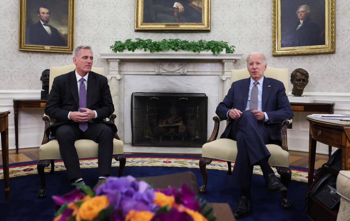 Joe Biden y Kevin McCarthy. Foto: Reuters.