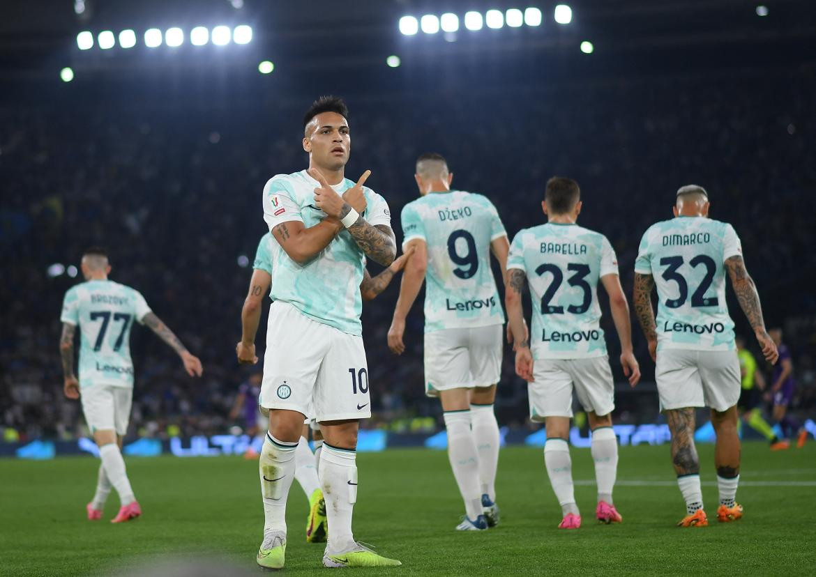 Festejo de Lautaro Martínez para Inter ante Fiorentina por Copa Italia. Foto: REUTERS