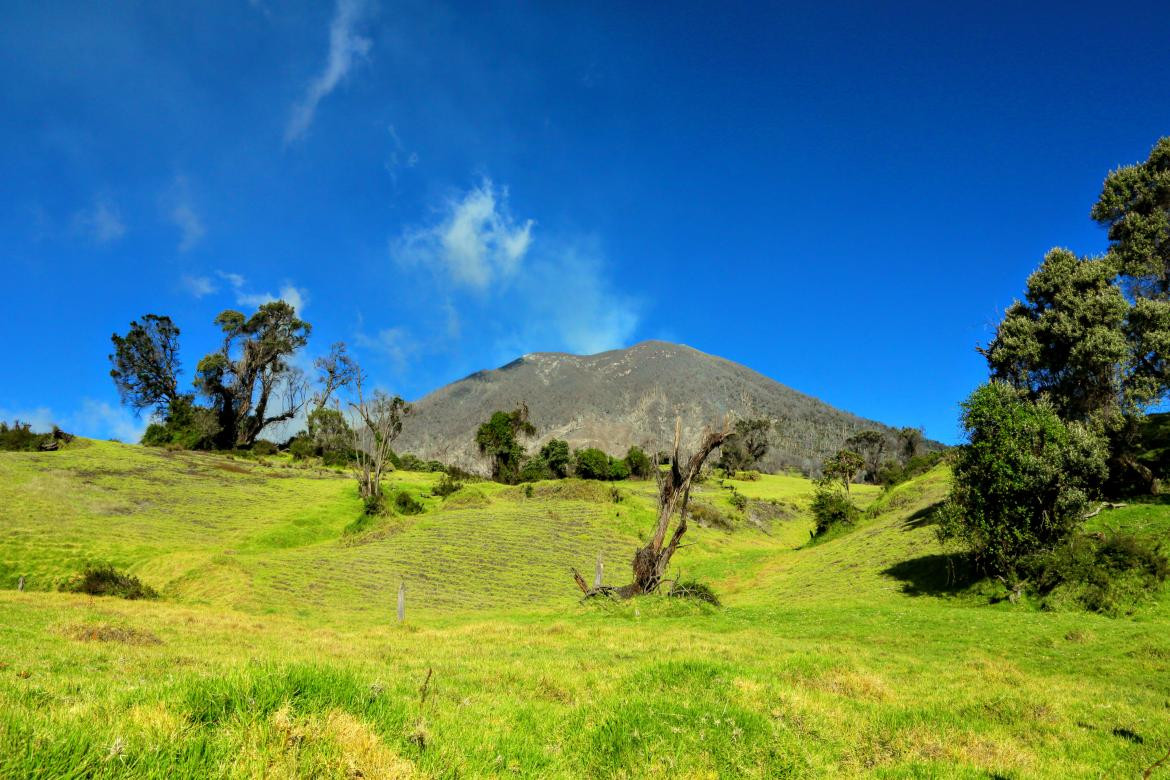 Volcán Rincón de la Vieja en Costa Rica antes de entrar en actividad. Foto: Reuters.