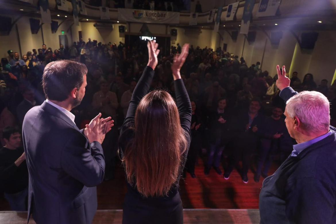 Malena Galmarini junto a Ariel Sujarchuk y José Luis Lingeri, anunciaron la construcción de la nueva Planta Depuradora Escobar