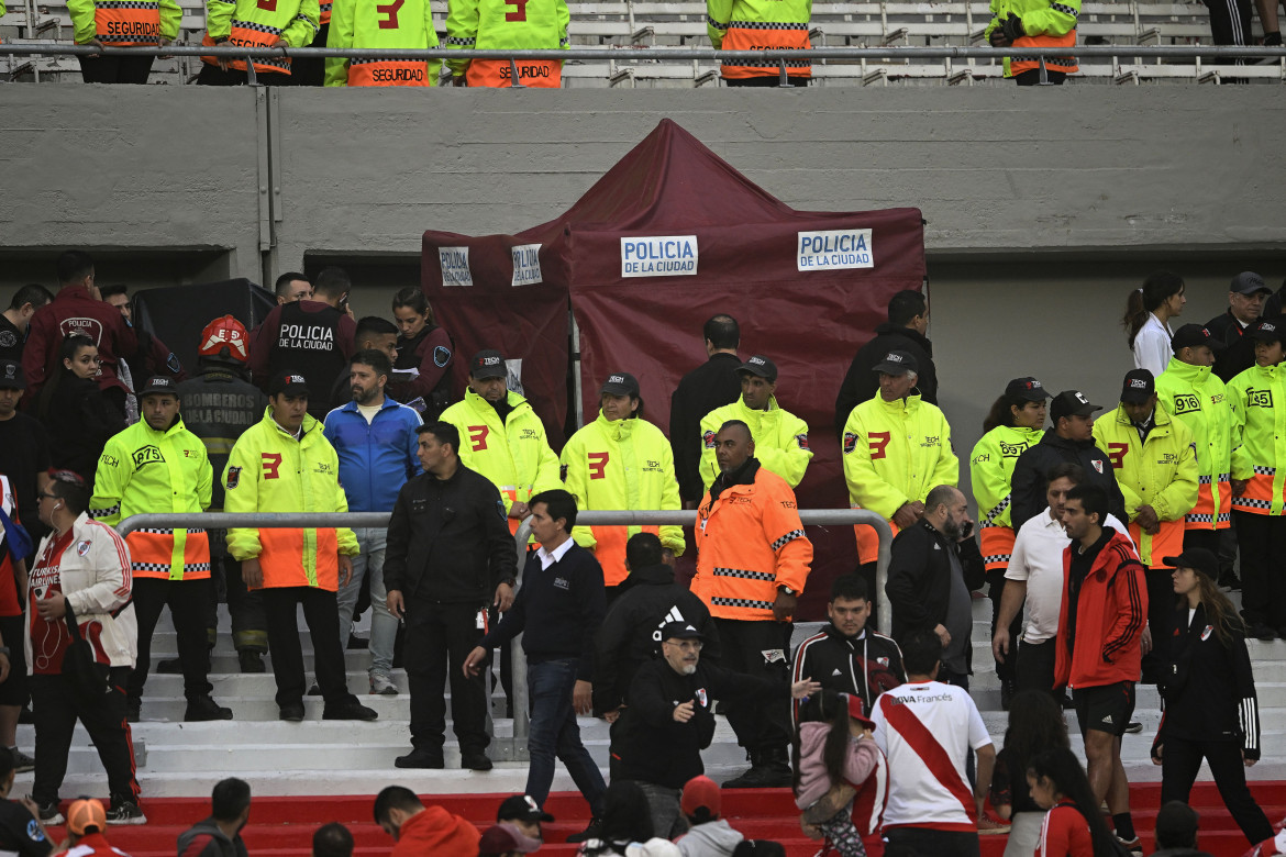 La tribuna a la que cayó el hincha de River. Foto: Télam.