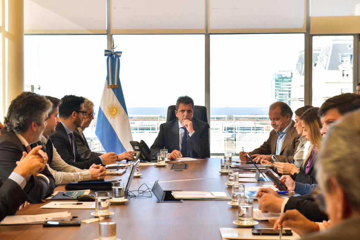 Sergio Massa se reunió junto a su equipo económico.