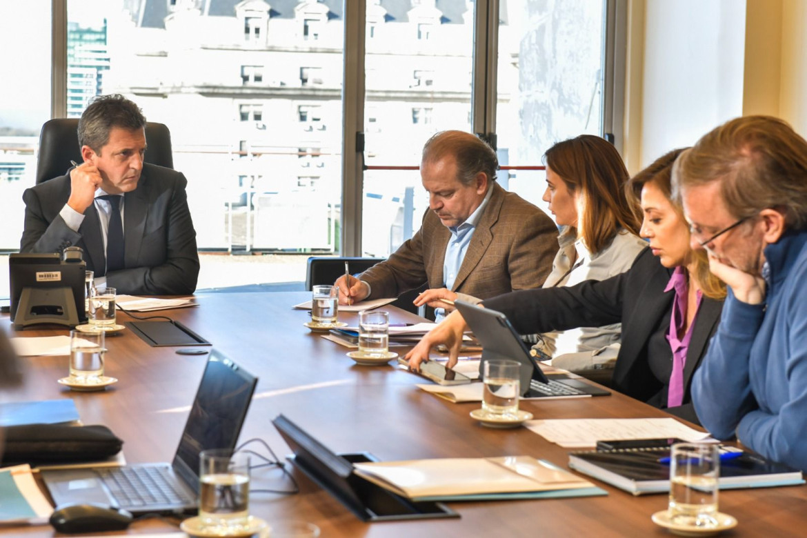 Sergio Massa se reunió junto a su equipo económico.