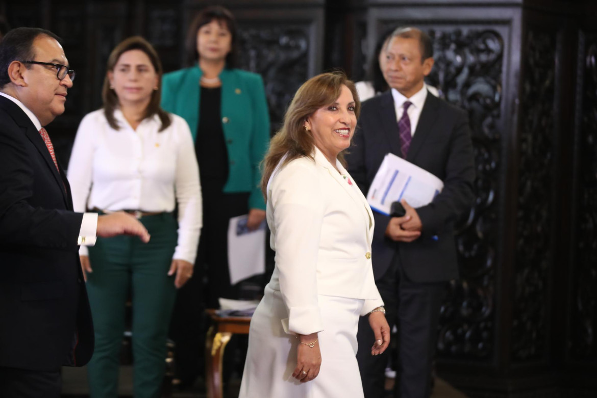 Dina Boluarte, Perú. foto: EFE