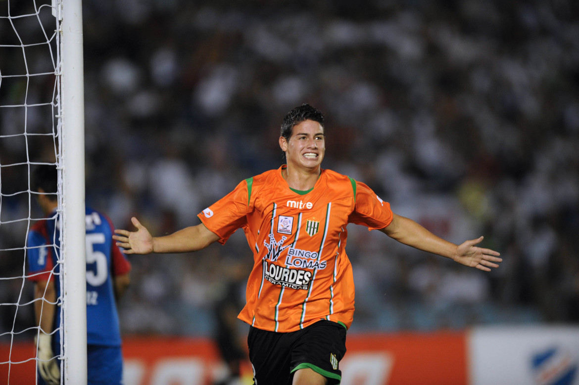 James Rodríguez salió campeón con Banfield en la temporada 2009-10. Foto: NA.