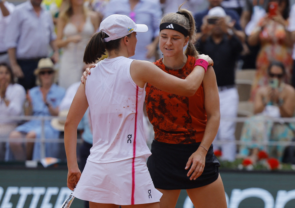 Festejo de Iga Swiatek en Roland Garros 2023. Foto: REUTERS.