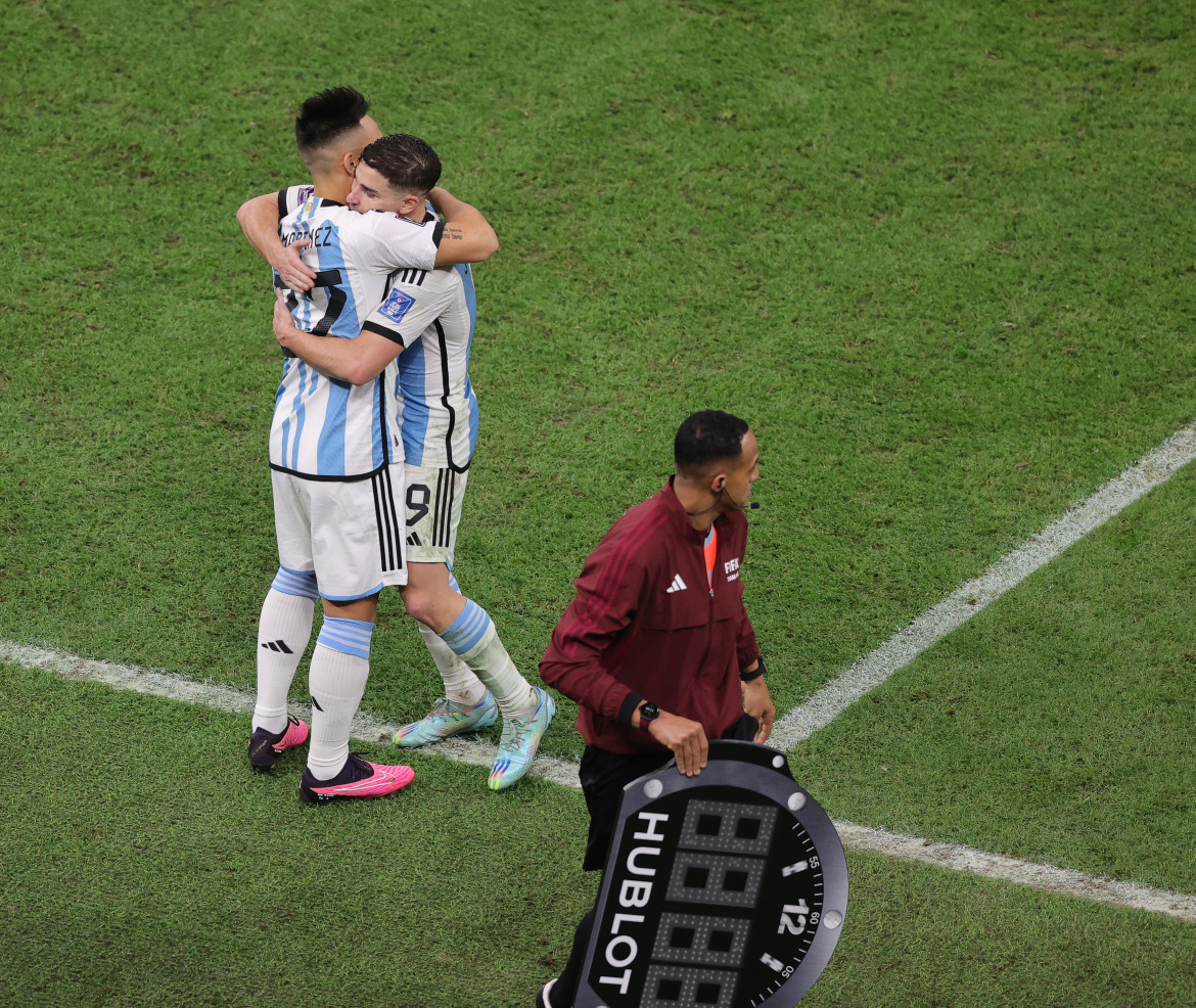 Julián Álvarez y Lautaro Martínez. Foto: Reuters,