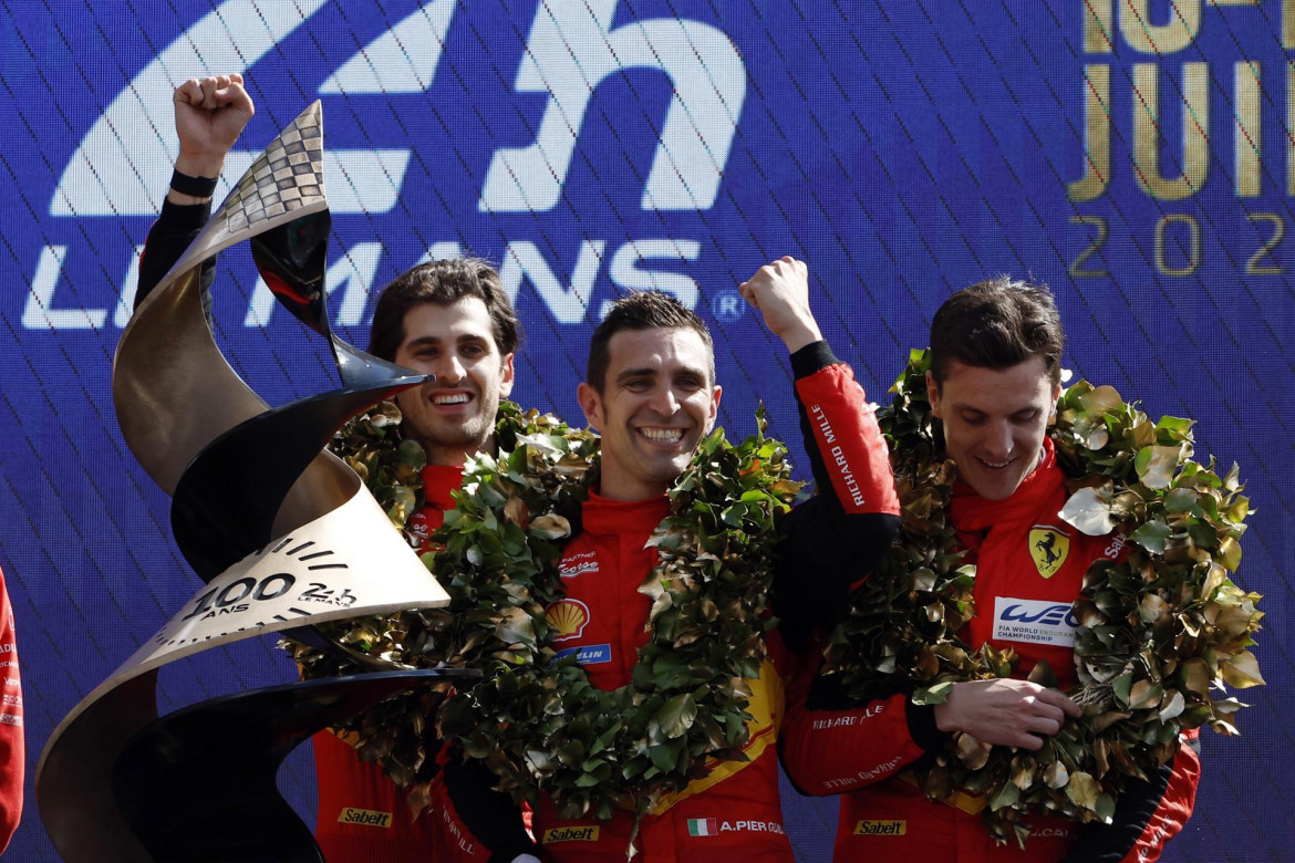 Antonio Giovinazzi, Alessandro Pier Guidi y James Calado. Foto: EFE.