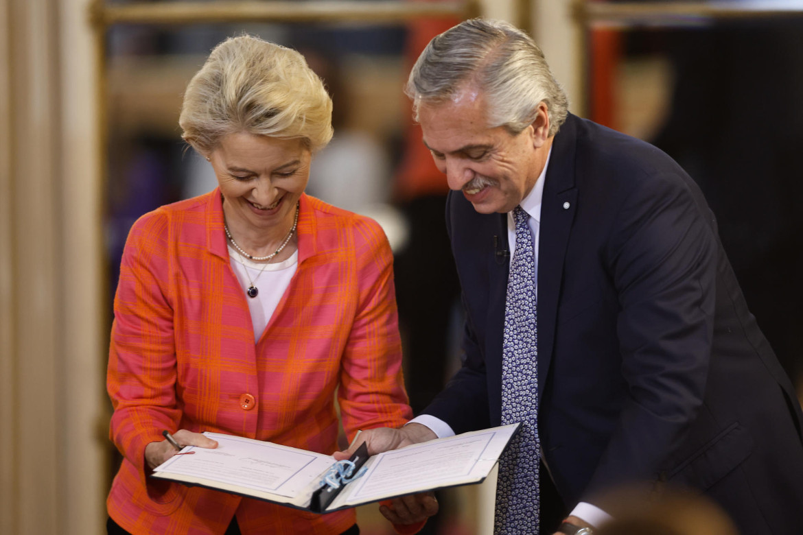 Alberto Fernández y Úrsula Von der Layen. Foto: EFE.