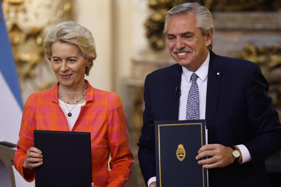 Alberto Fernández y Úrsula Von der Layen. Foto: EFE.