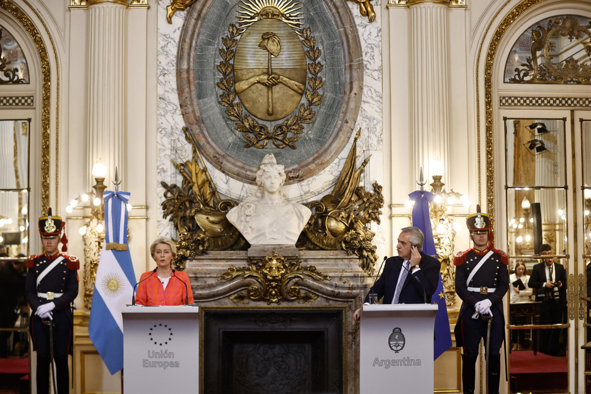 Alberto Fernández y Úrsula Von der Layen. Foto: EFE.