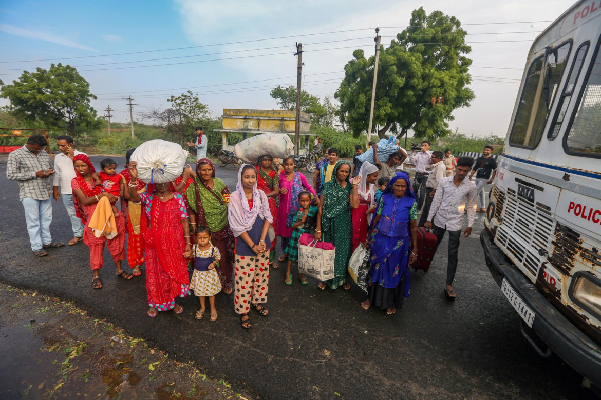 Más de 100.000 evacuados en la India y Pakistán ante la llegada del ciclón Biparjoy. Foto: EFE