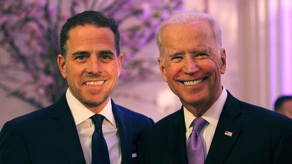 Joe Biden junto a su hijo, Hunter. Foto: Twitter/ @EmmaRincon