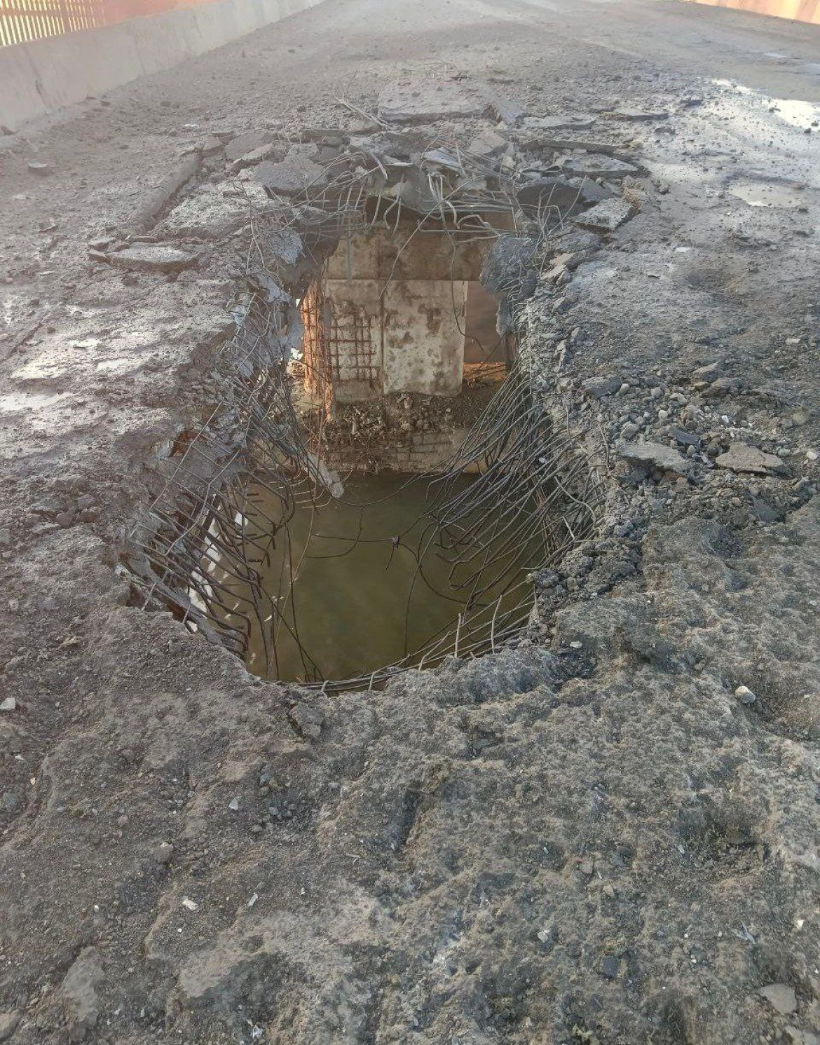 El ataque en un puente que une Crimea y Jersón. Foto: Reuters.