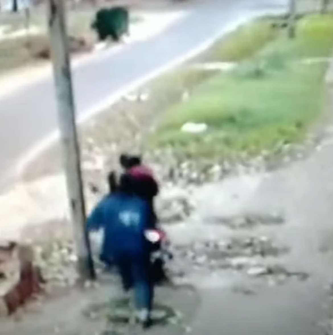 Nene defendiendo a su mamá de un robo en Rosario. Foto: captura video