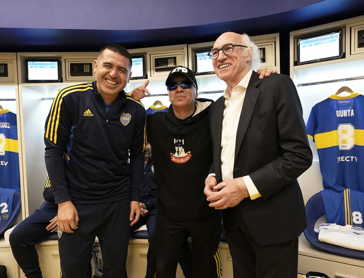 Riquelme junto a Pablo Lezcano y Carlos Bianchi. Foto: Télam.