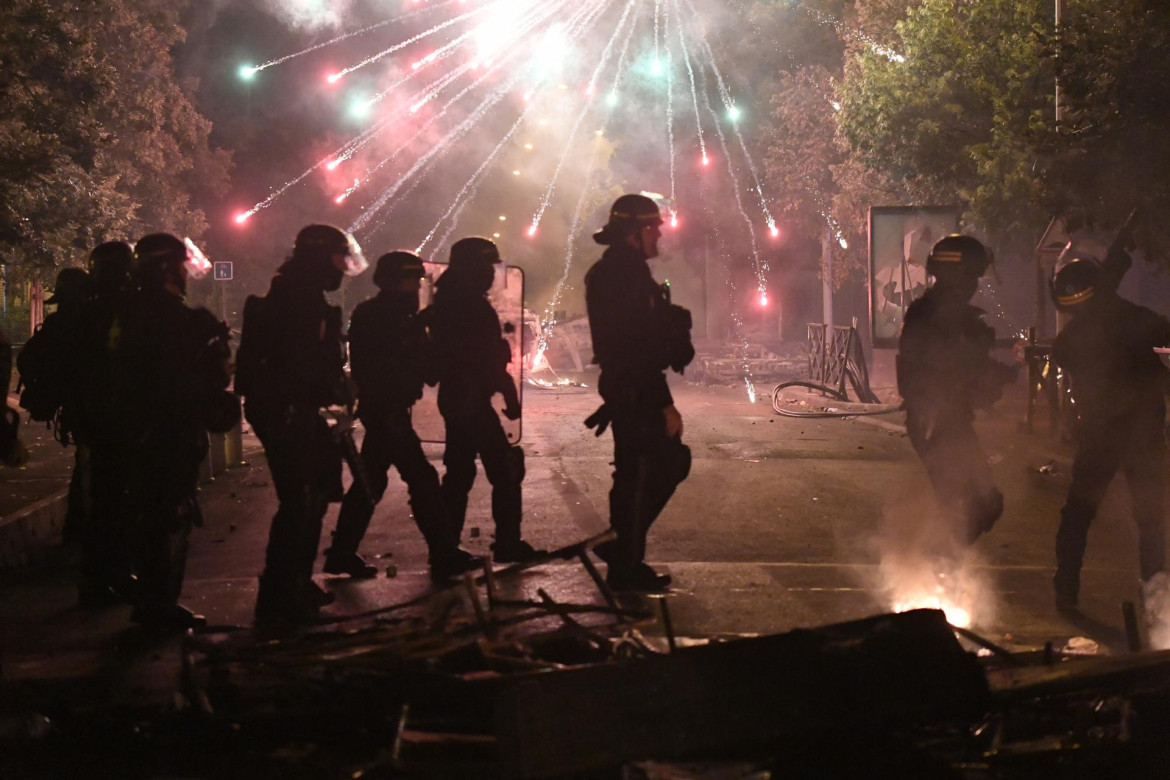 Nueva noche de disturbios en Francia. Foto: EFE.