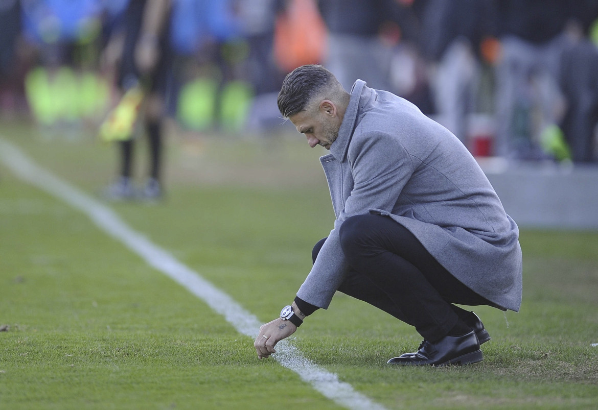 Martín Demichelis alternó en el once inicial y perdió ante Barracas Central. Foto: Télam.