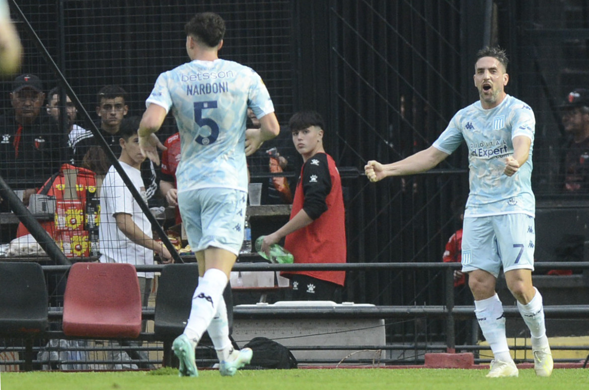 Racing le ganó a Colón en Santa Fe. Foto: Télam.