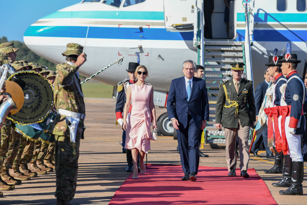 Alberto Fernández en su llegada a la cumbre del Mercosur. Foto: NA.