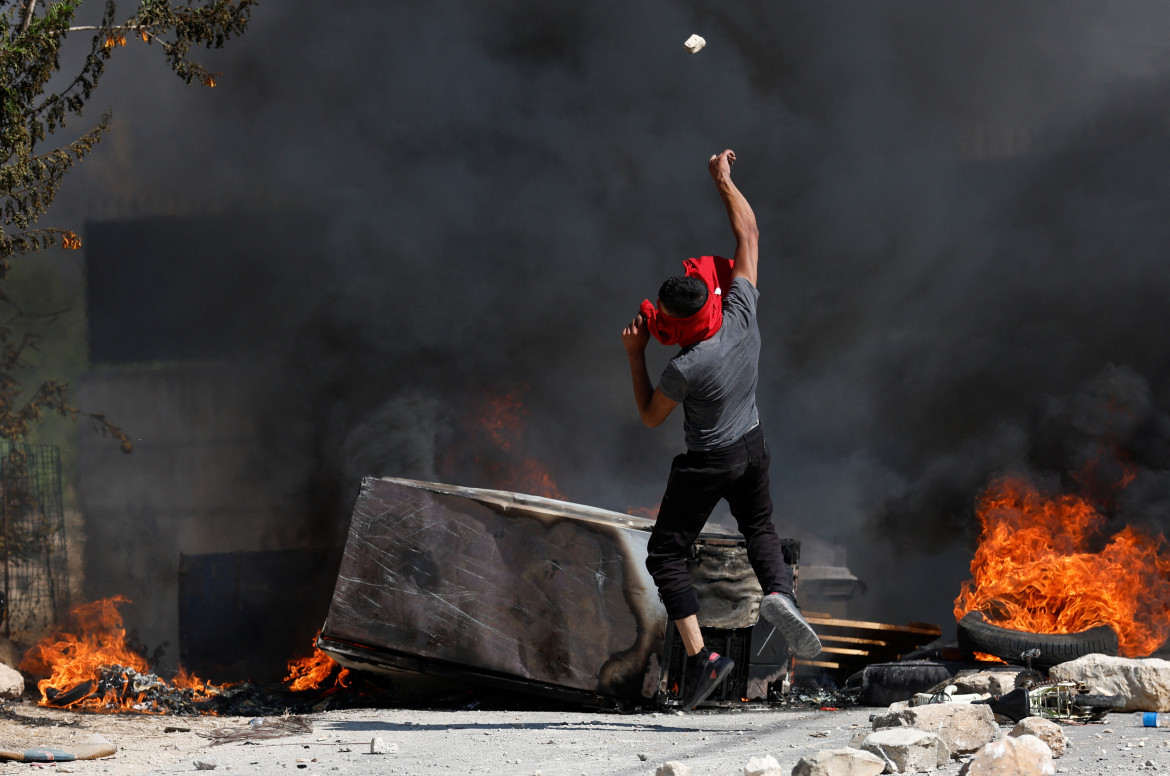 Israel se retira del campo de refugiados de Yenín en Cisjordania. Foto: Reuters.