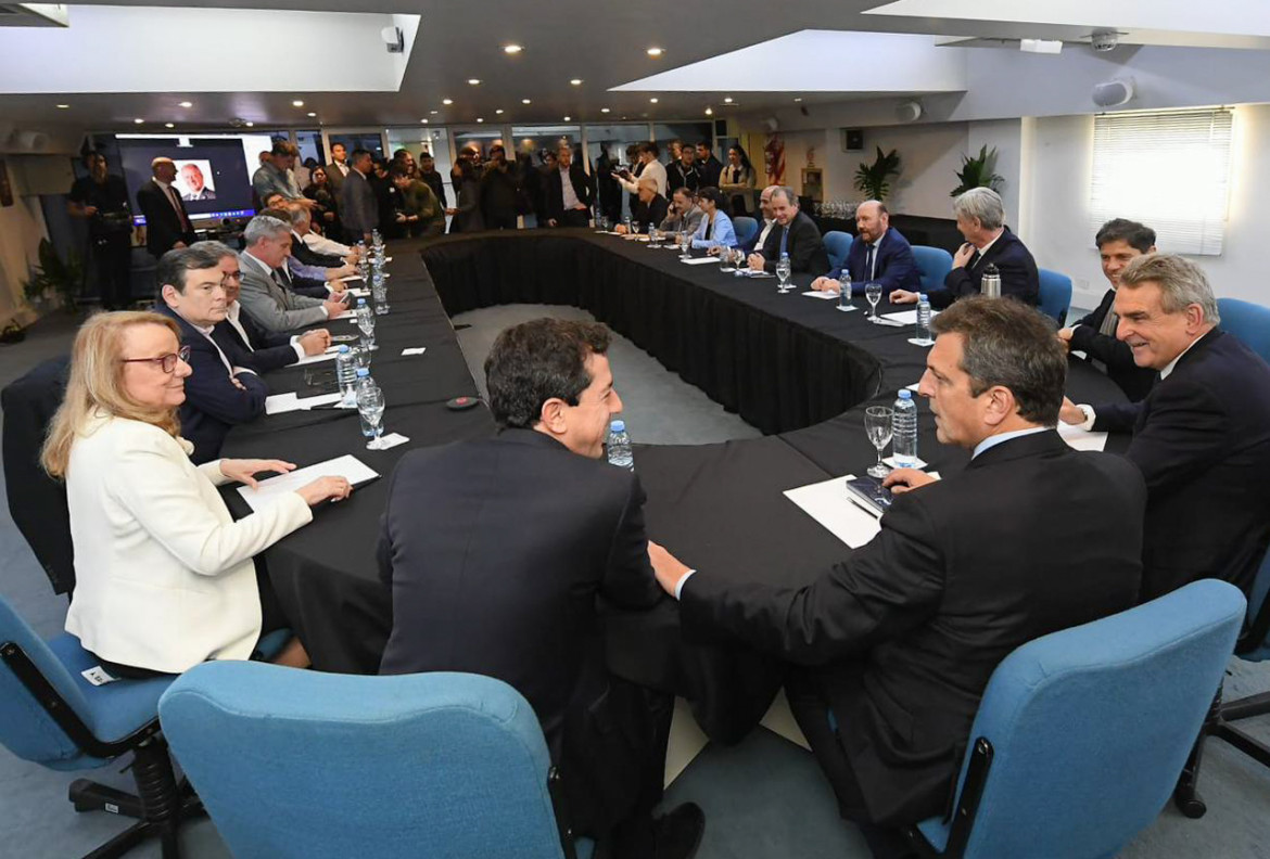 Sergio Massa encabezó reunión con representantes del peronismo. Foto: NA.