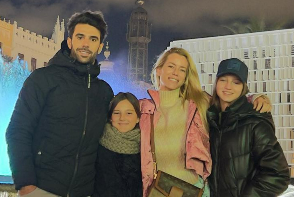 Manu Urcera junto a Nicole Neumann y Allegra y Sienna Cubero. Foto: Instagram/manurucera