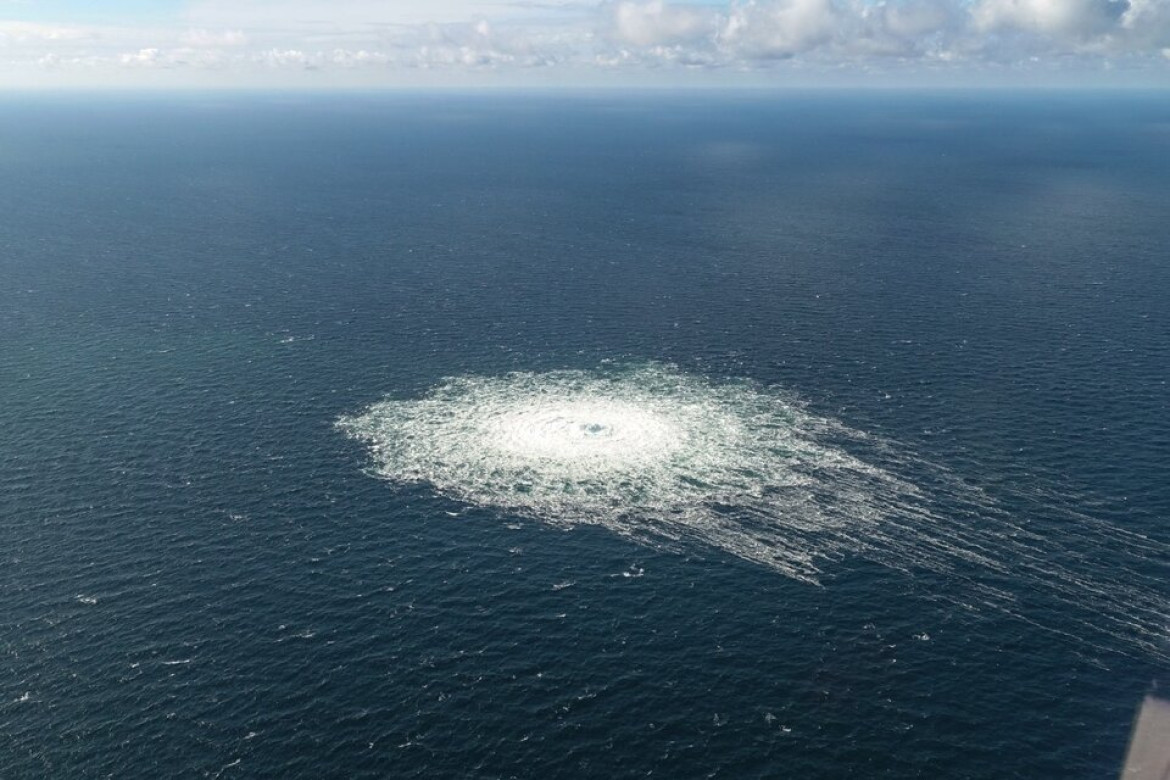 Vista aérea de la fuga del gasoducto Nord Stream. Foto: EFE.