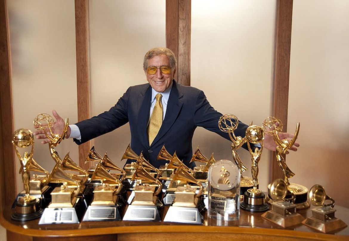 Tony Bennett con sus premios. Foto: Instagram @itstonybennett.