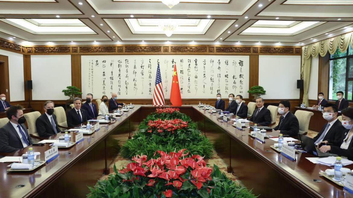 Reunión entre el jefe de la diplomacia china, Wang Yi, y el secretario de Estado de EEUU, Antony Blinken. Foto: EFE