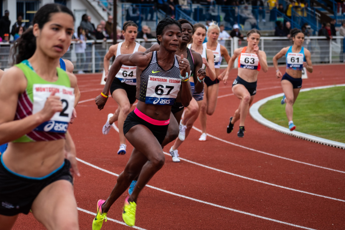 Mujeres haciendo deporte. Foto Unsplash.