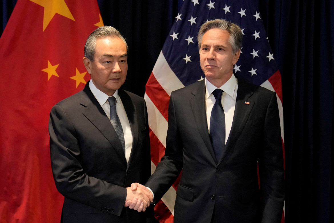 Antony Blinken con Wang Yi. Foto: Reuters.