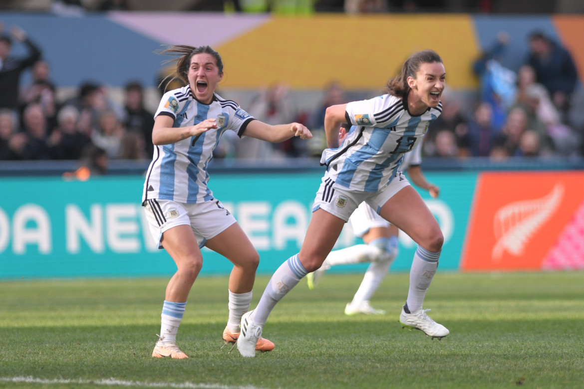 Romina Núñez igualo el marcador ante Sudáfrica. Foto: Télam.