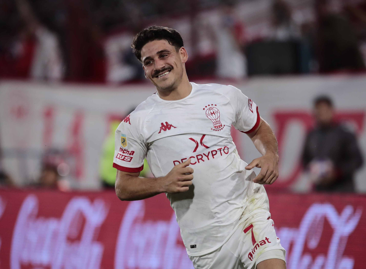 Matías Cóccaro, el goleador de Huracán contra Vélez Sarsfield. Foto: Télam.