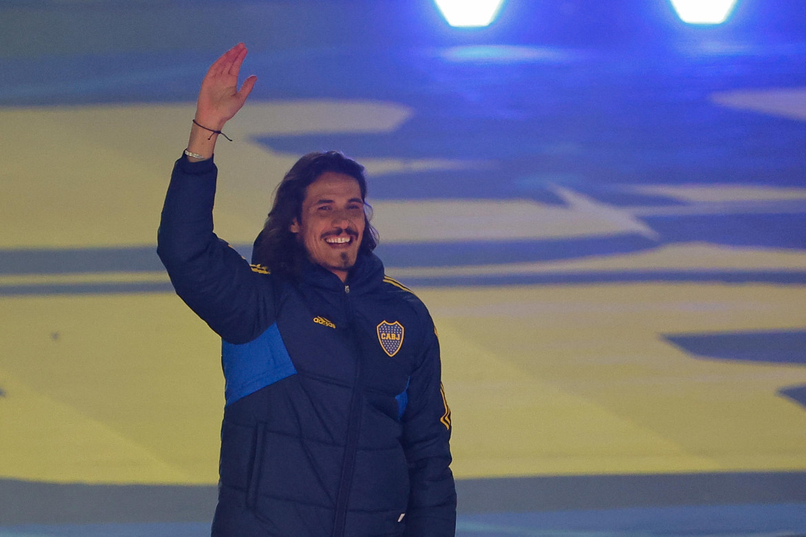 Edinson Cavani se encontró con la hinchada de Boca. Foto: Reuters.