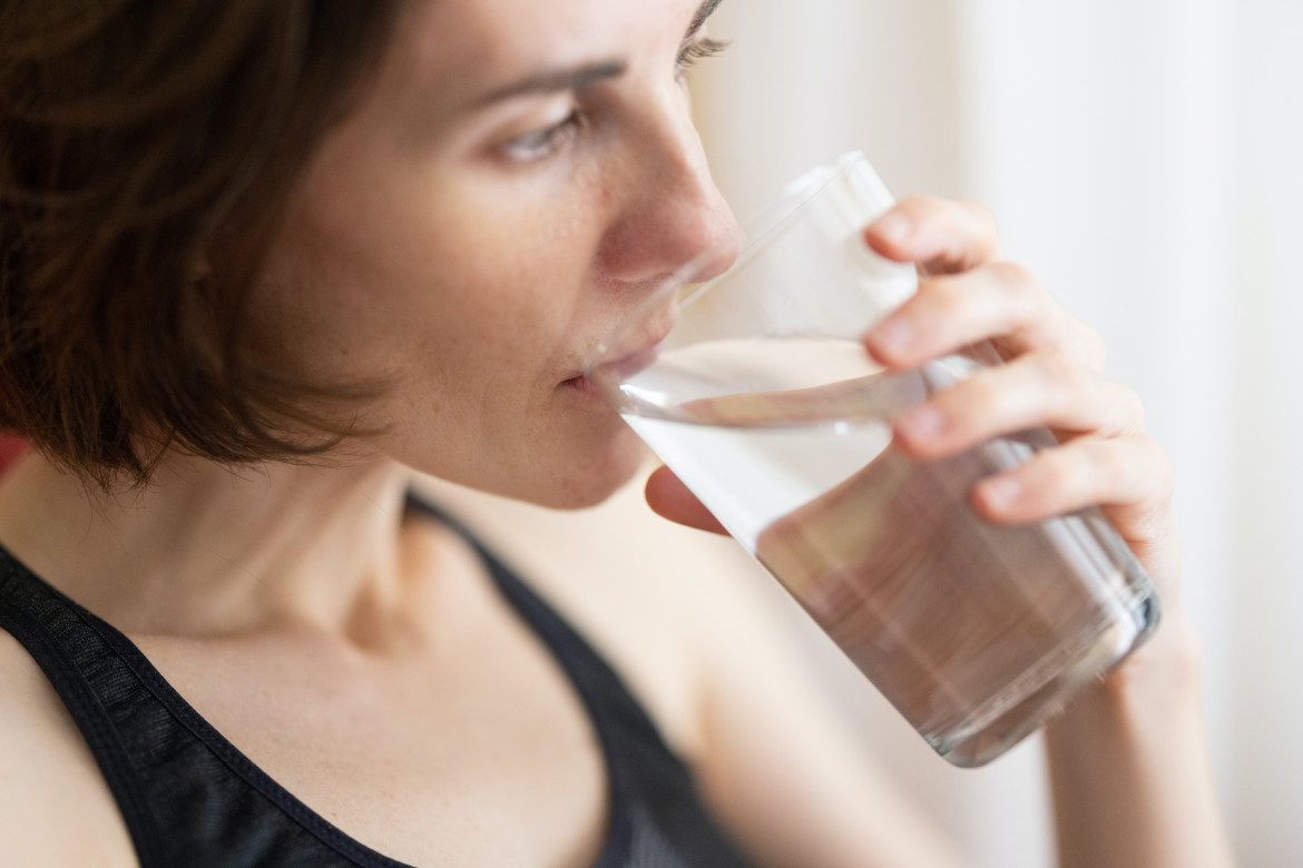 Una mujer murió en Estados Unidos por beber demasiada agua. Foto: Unsplash.