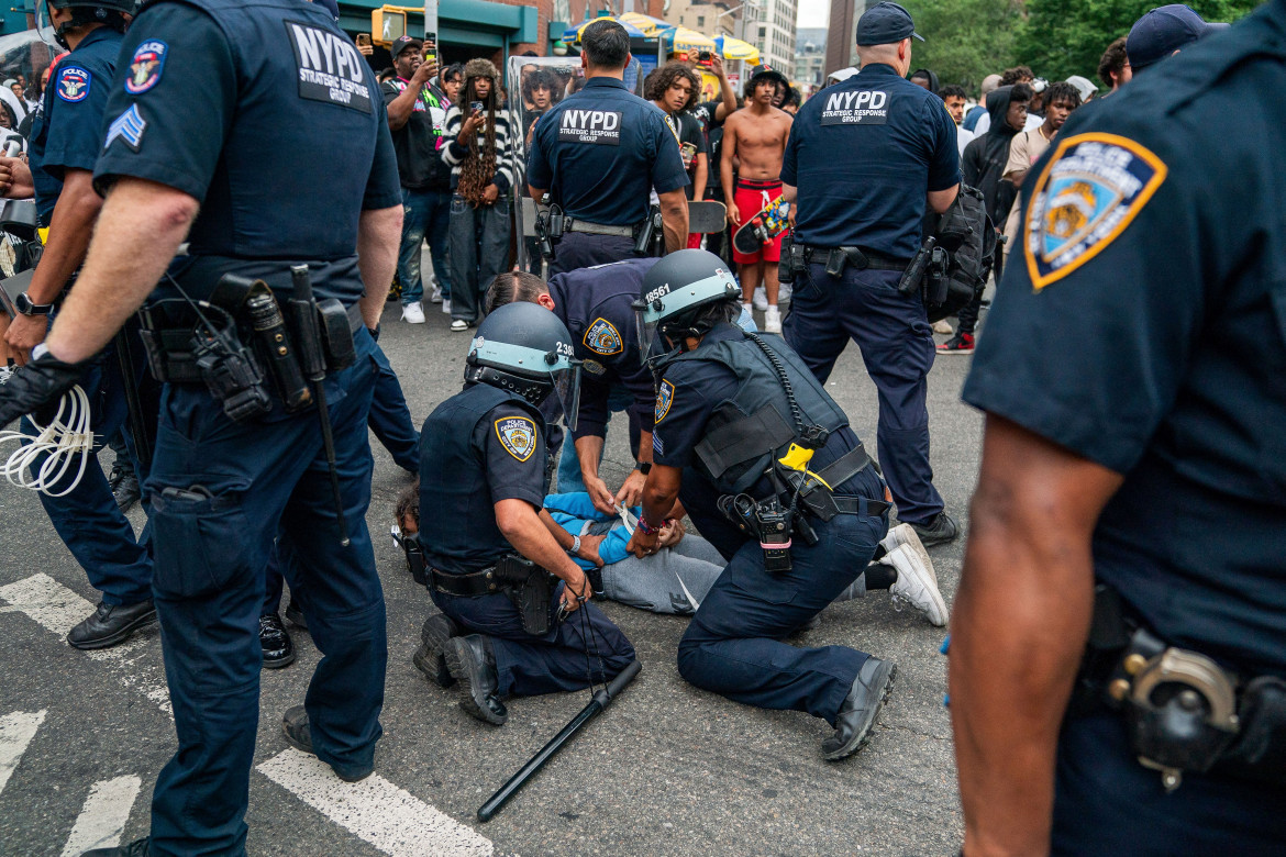 Caos en Nueva York en convocatoria de influencer. Foto: Reuters.