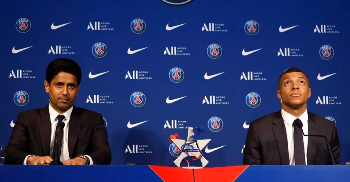 Kylian Mbappé y el presidente del PSG,  Nasser Al-Khelaïfi. Foto: Reuters.