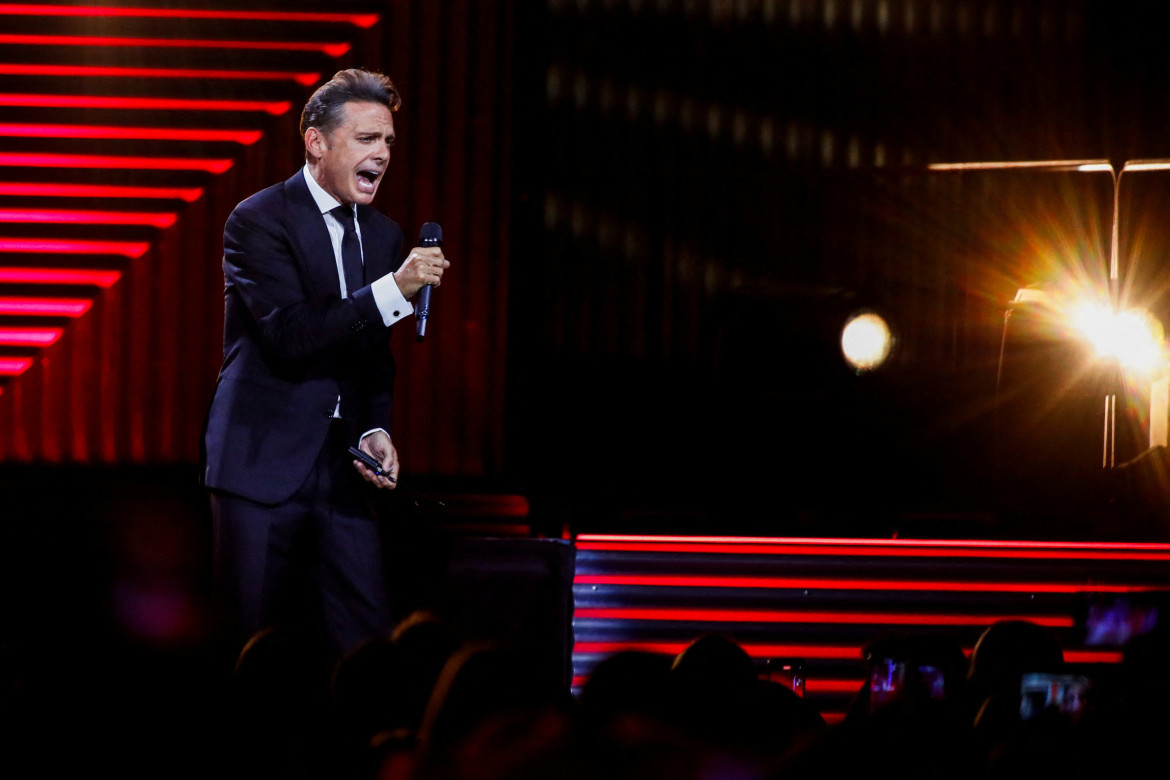 Luis Miguel durante su primer show en el Movistar Arena. Foto: Reuters.