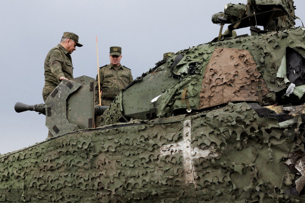 Serguéi Shoigú, ministro de Defensa ruso en una inspección. Video: Reuters.