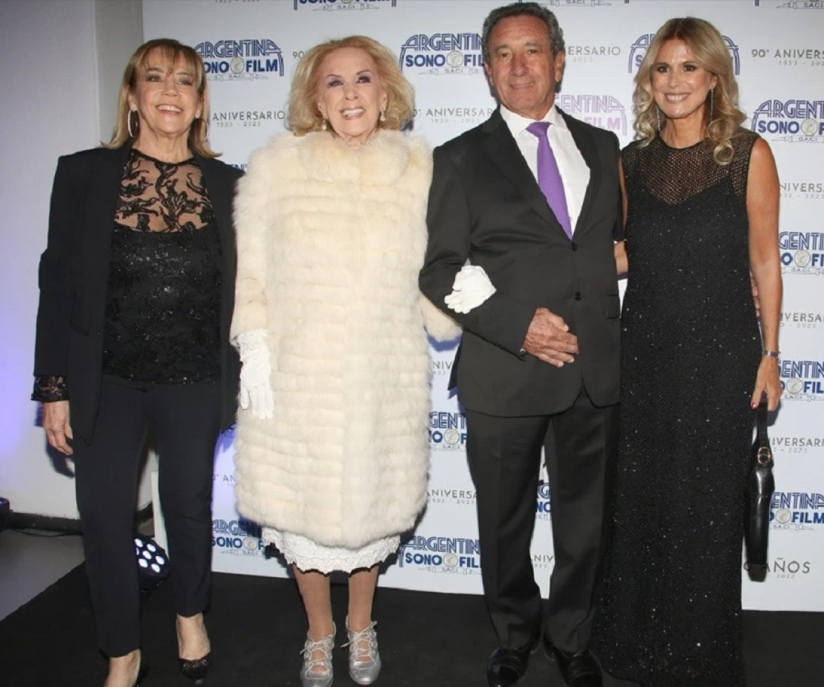 Marcela Tinayre, Mirtha Legrand, Luis Scalella y Flavia Palmiero. Foto: NA.