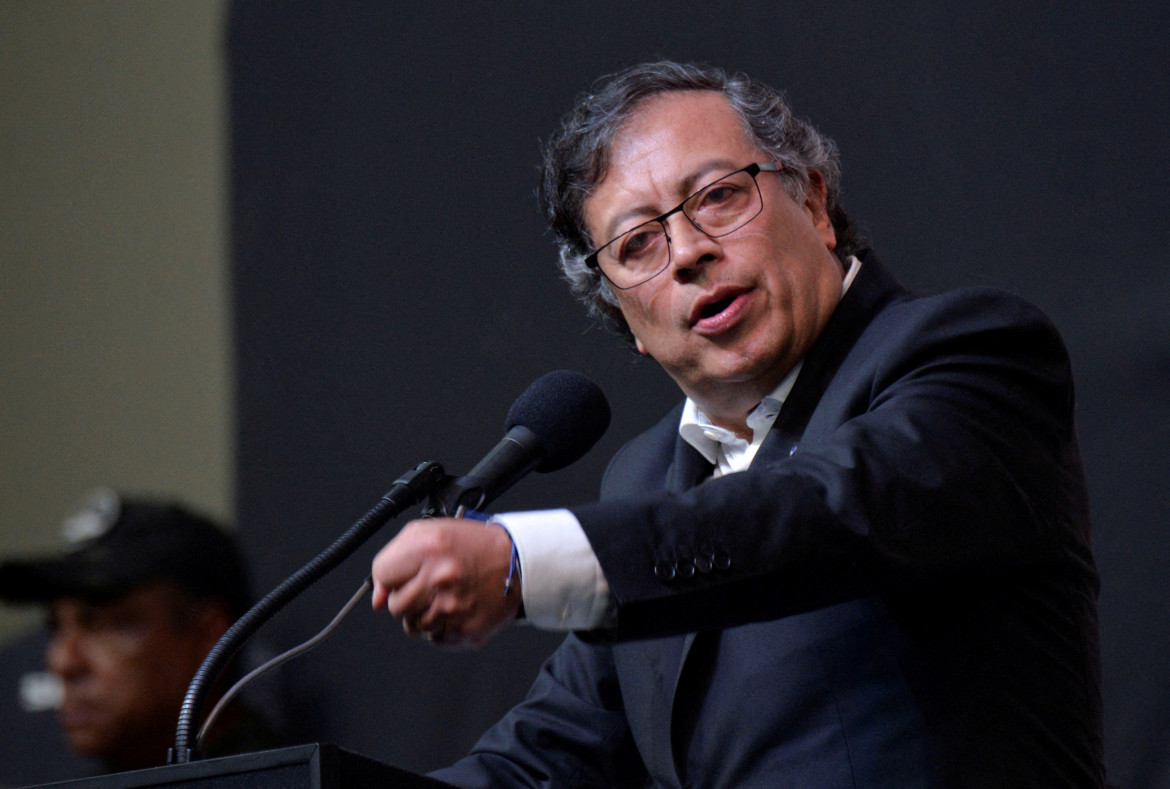 Gustavo Petro le prometió "máxima seguridad" al fiscal Francisco Barbosa. Foto: Reuters.