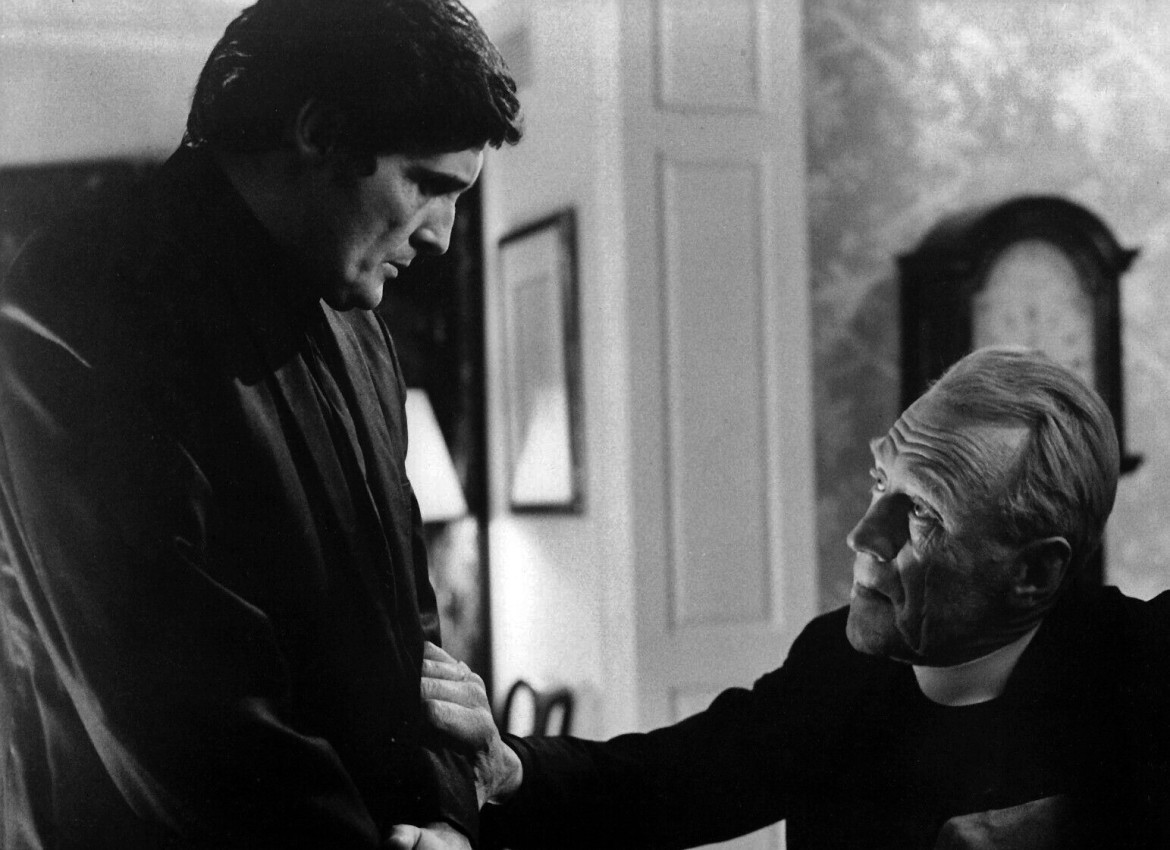 Jason Miller y Max von Sydow en El Exorcista. Fuente: Wikimedia Commons