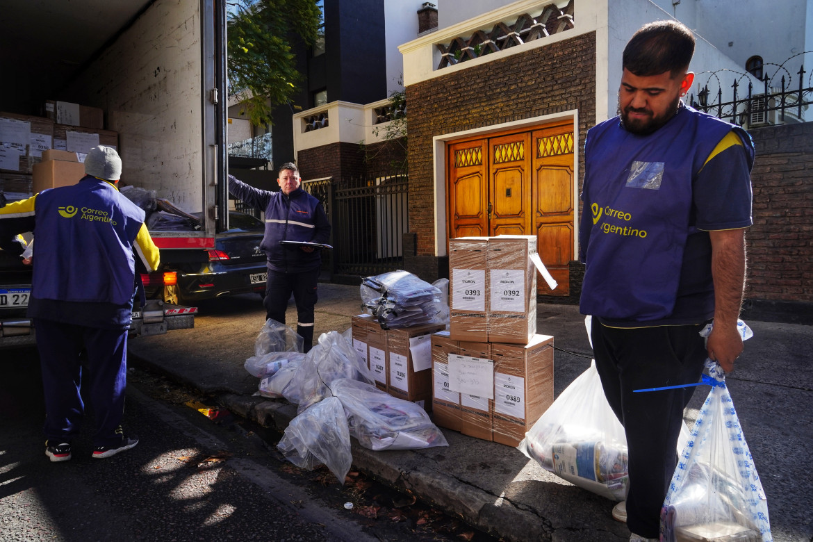 Urnas que se utilizarán en las elecciones las PASO 2023. Foto: Télam.